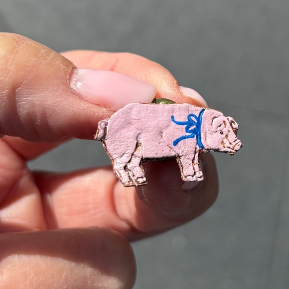 Tiny Leather Pig Lapel Pin 1 inch - Picture 4 of 6